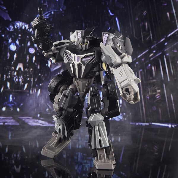 Image Of Studio Series WFC Gamer Edition Barricade  (5 of 38)